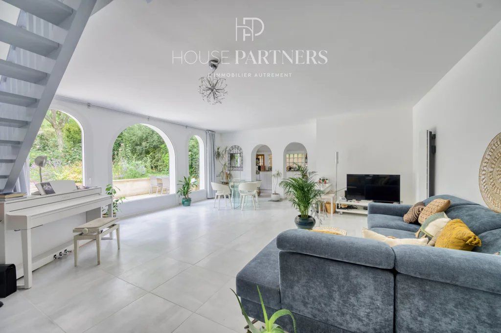 Maison 5 pièces 516 m² · à Saint-Germain-en-Laye · 516 m² · 799 000 €